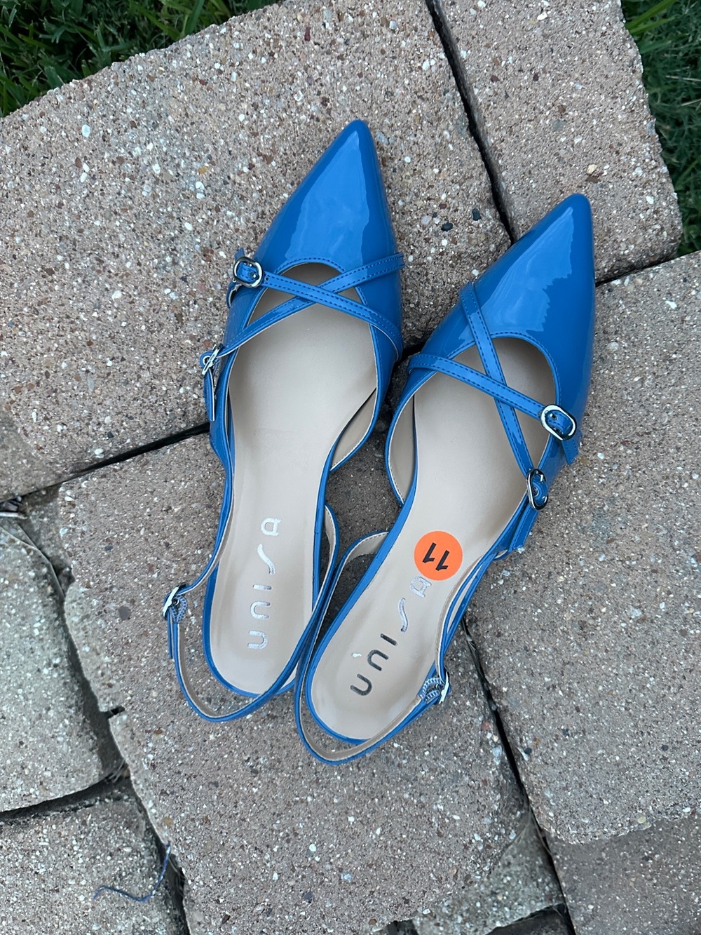 Unisa Sky Blue Shiny Patent shoes kitten heeled pointed toe sling back size 11